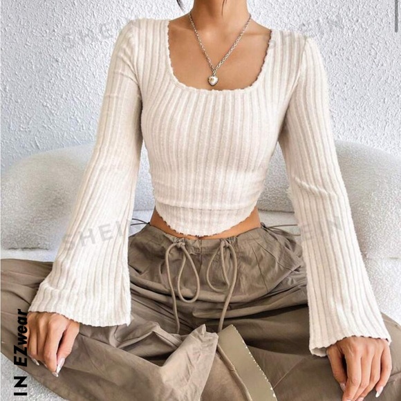 EZwear lettuce trim trumpet sleeve top. - Picture 3 of 3